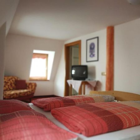 Gasthaus Weisskugel Hotell Malles Venosta Eksteriør bilde