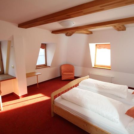 Gasthaus Weisskugel Hotell Malles Venosta Eksteriør bilde