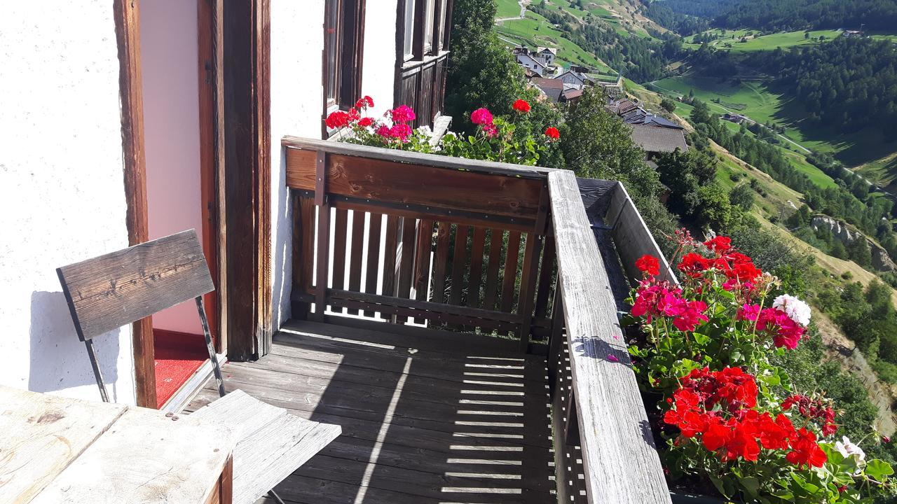 Gasthaus Weisskugel Hotell Malles Venosta Eksteriør bilde