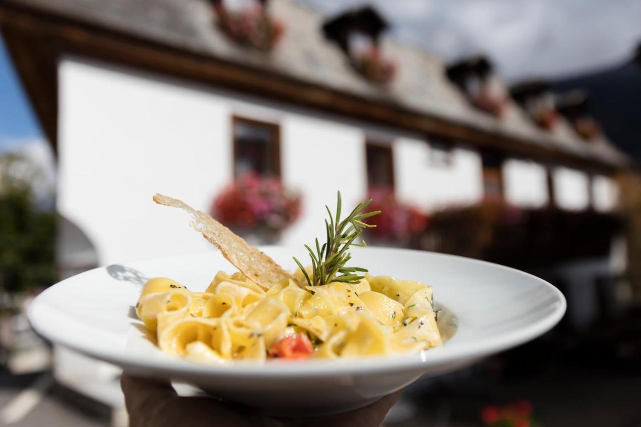 Gasthaus Weisskugel Hotell Malles Venosta Eksteriør bilde