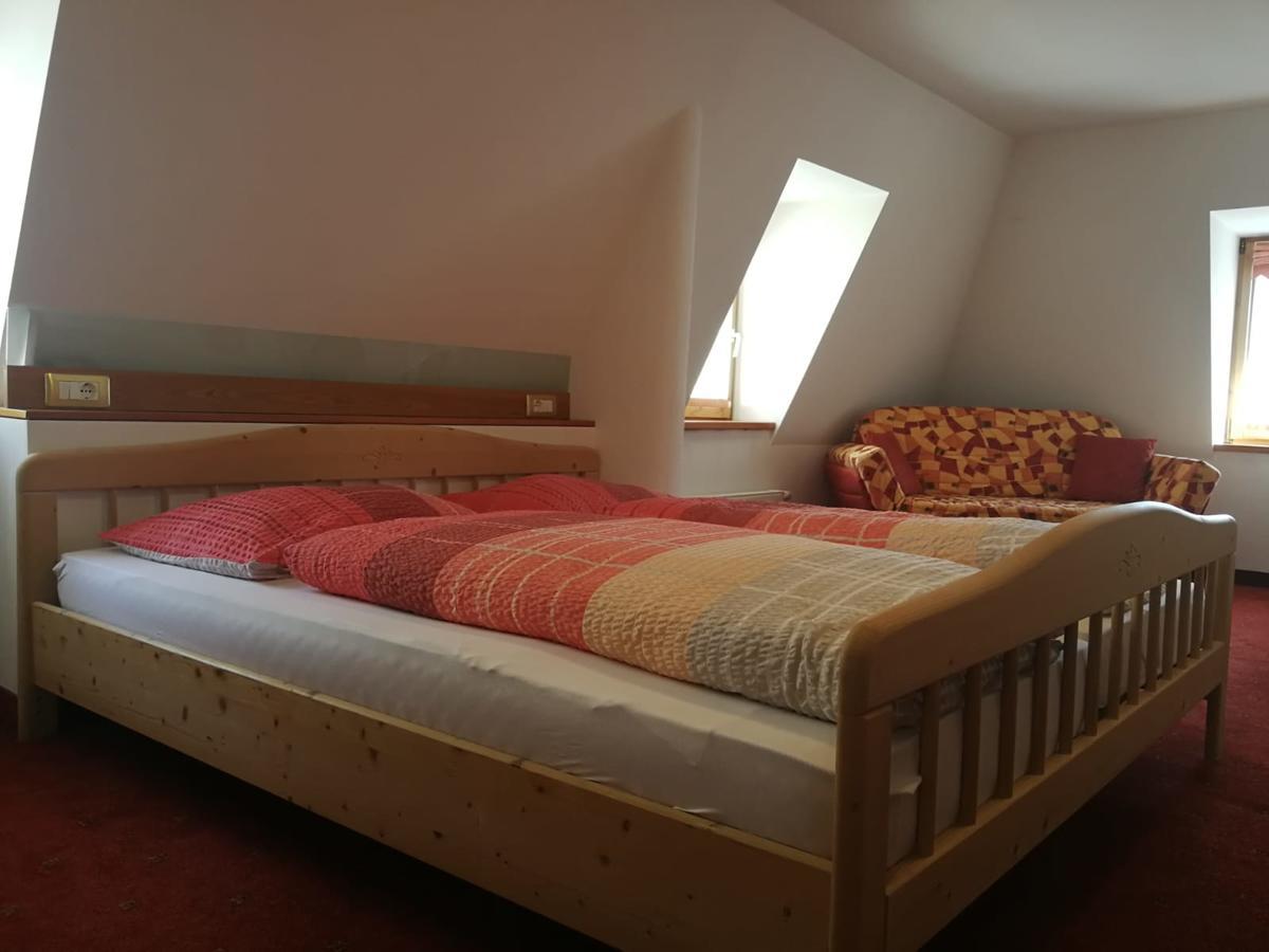 Gasthaus Weisskugel Hotell Malles Venosta Eksteriør bilde