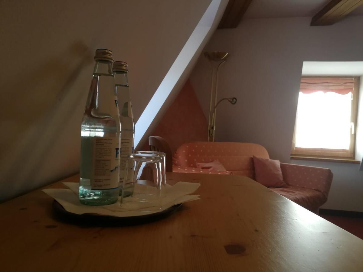 Gasthaus Weisskugel Hotell Malles Venosta Eksteriør bilde