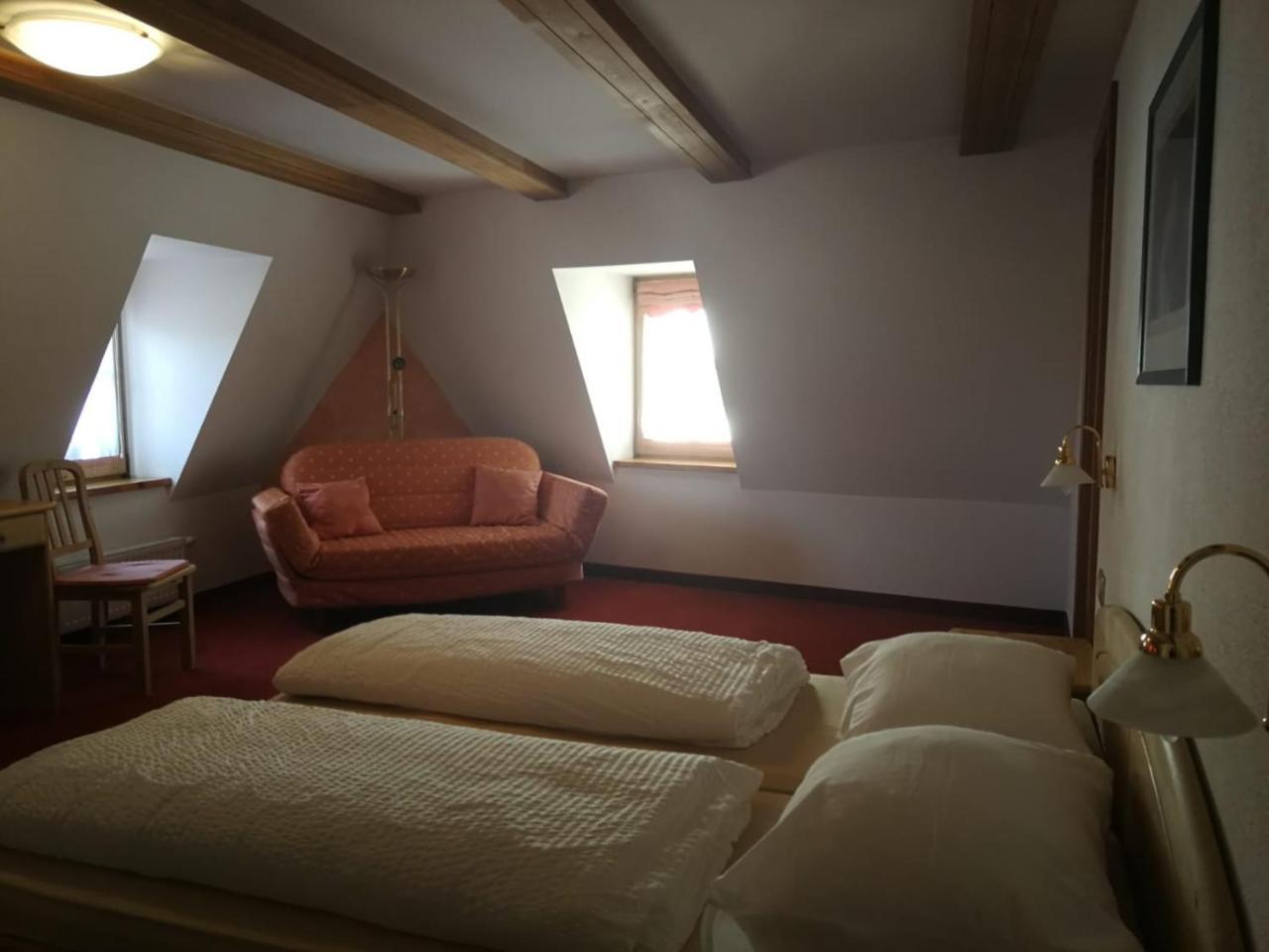 Gasthaus Weisskugel Hotell Malles Venosta Eksteriør bilde