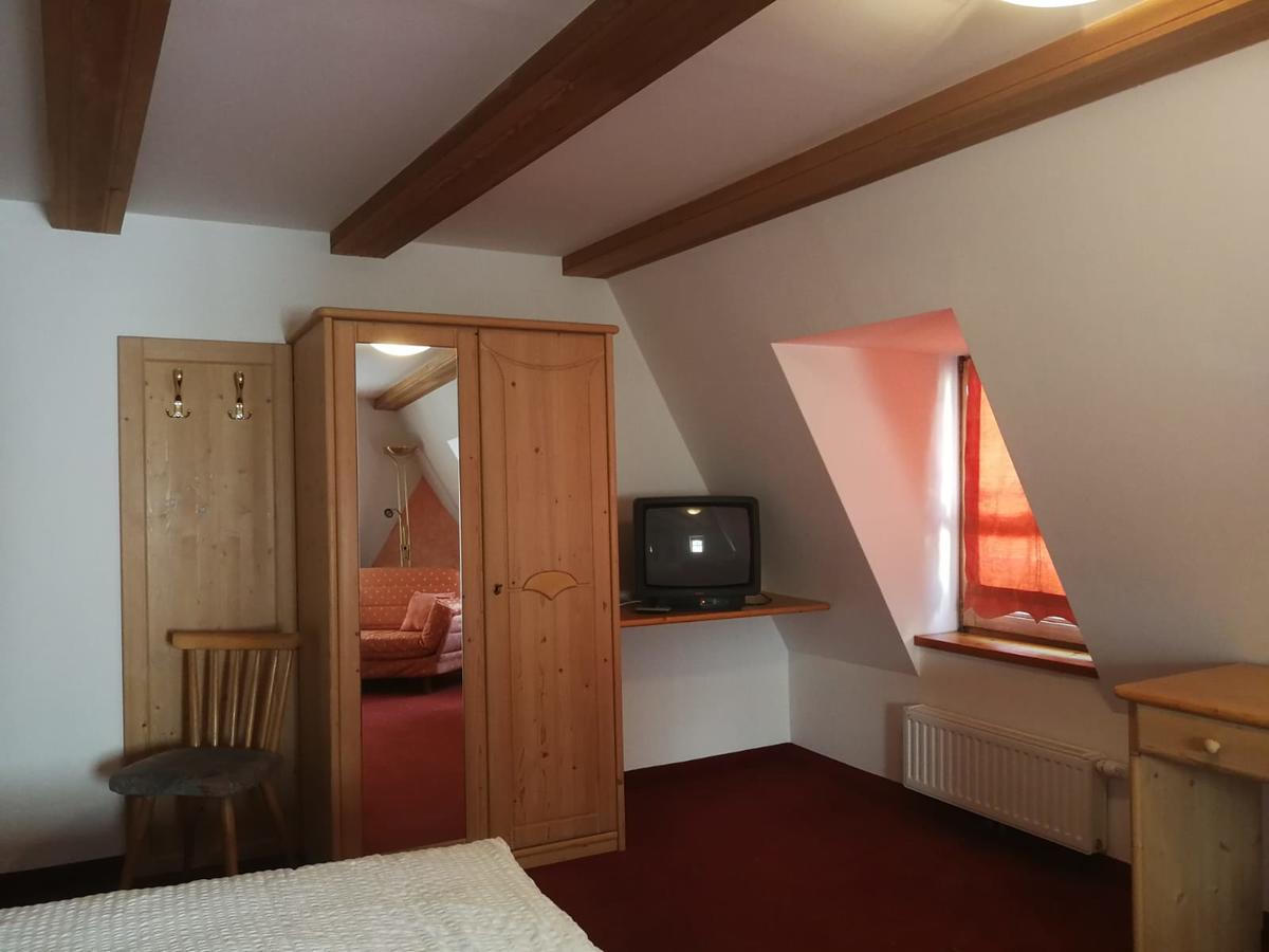 Gasthaus Weisskugel Hotell Malles Venosta Eksteriør bilde