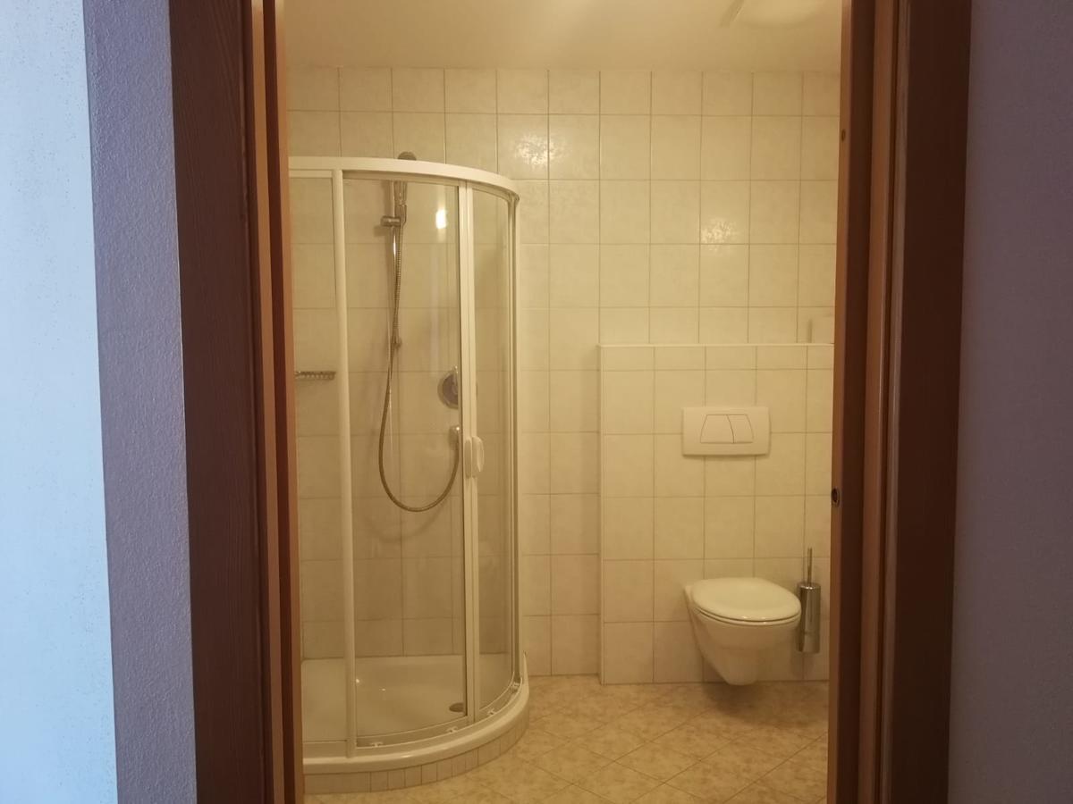 Gasthaus Weisskugel Hotell Malles Venosta Eksteriør bilde