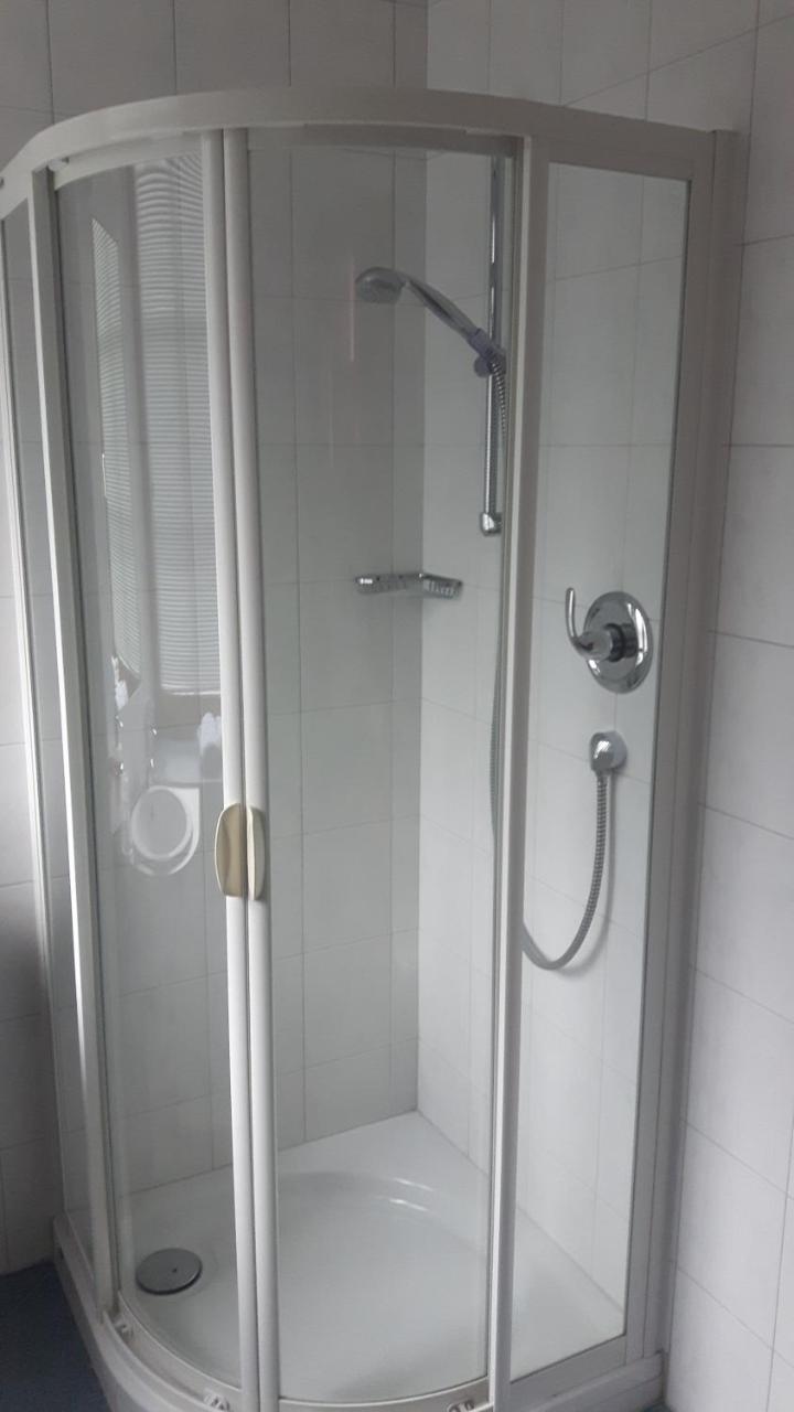 Gasthaus Weisskugel Hotell Malles Venosta Eksteriør bilde
